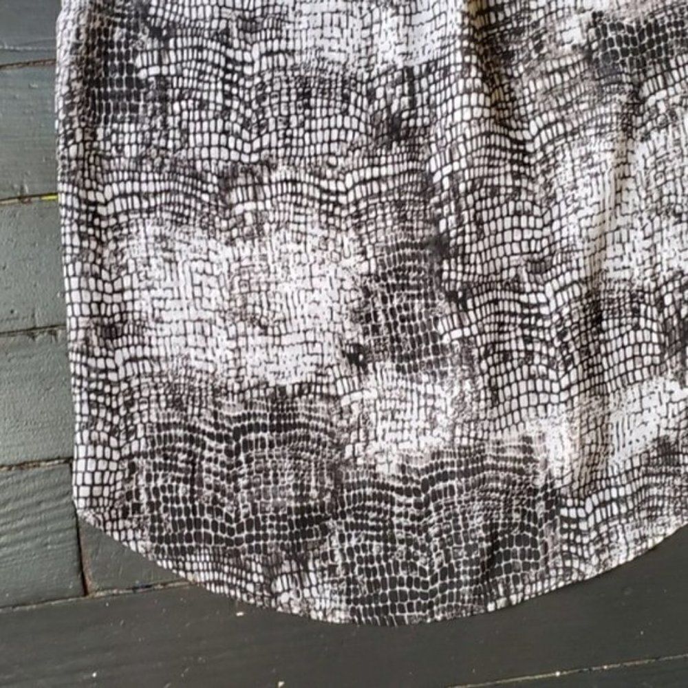Banana Republic Lightweight Tank Blouse - Picture 9 of 14